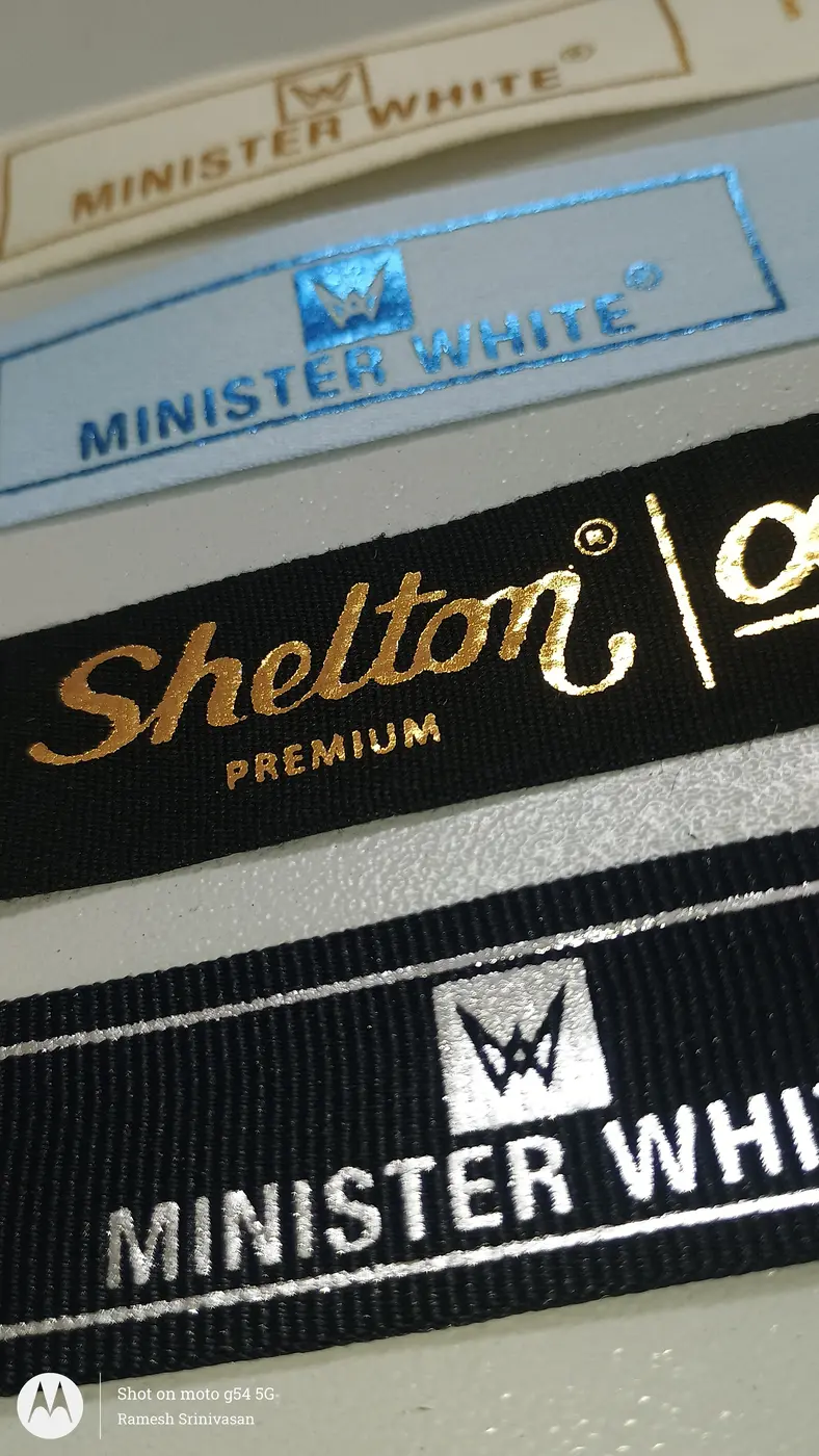 Detailed foil printing on textile labels